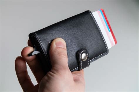 rfid proof secret pocket to carry your credit cards baubax|rfid wallet reviews.